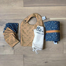 coffret-naissance-en-voyage-plusieurs-coloris-disponibles-lchien-caramel-et-granite-carotte-cie-nature-for-kids