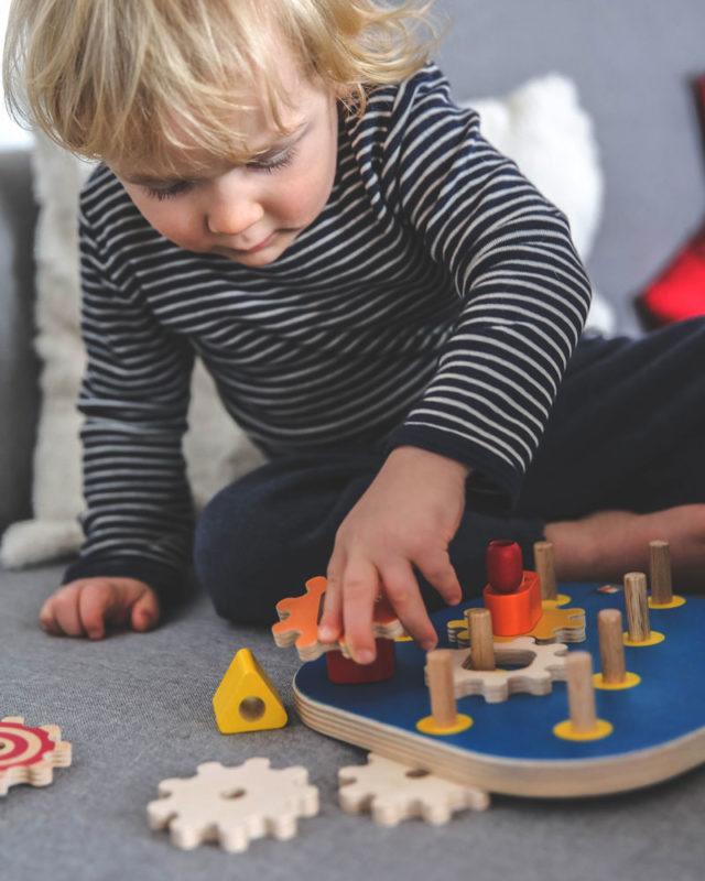 Jeu à formes multicolore avec engrenages en bois - à partir de 18 mois-Default Title-Jouet en bois-Selecta-Nature For Kids-3