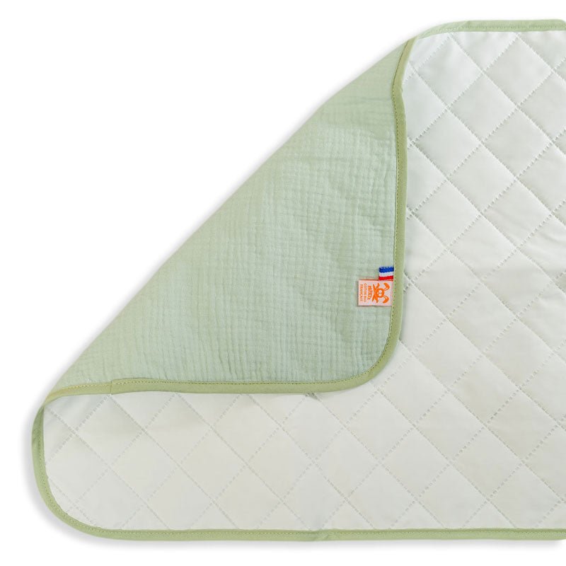 Tapis à langer nomade Lubiana en Coton Bio – 65 x 42 cm – dès la naissance-Vert / blanc-Tapis de change-Papate-Nature For Kids-9